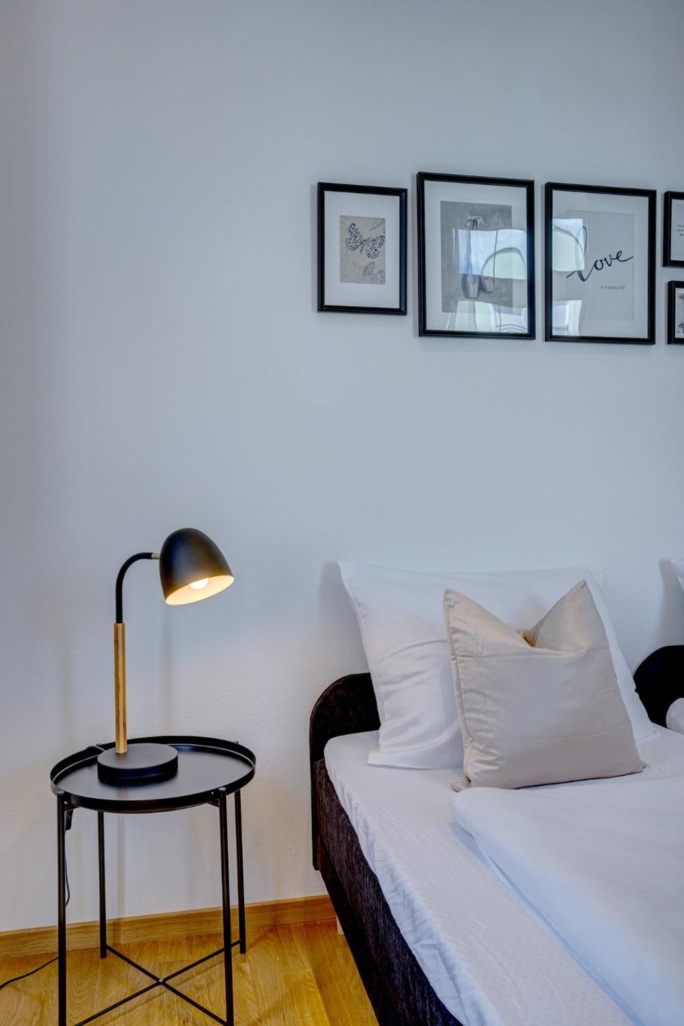 Kaza Guesthouse, Centrally Located 2 & 3 Bedroom Apartments In Augsburg Zewnętrze zdjęcie